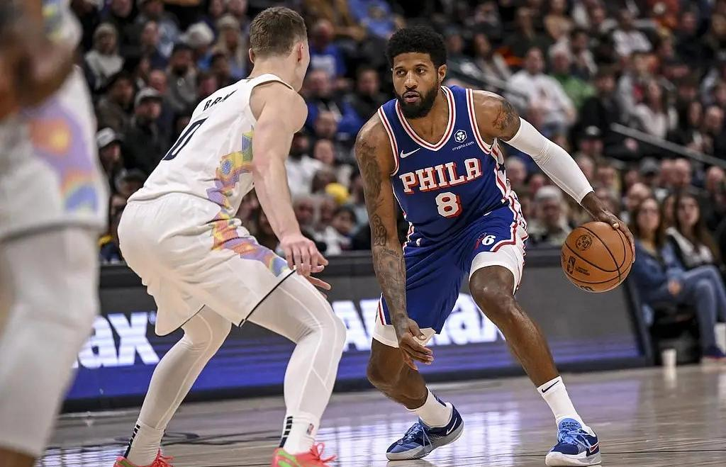 关于官宣日费城76人调整名单以备NBA常规赛；临场应变环节打磨；话题不断；数据层面出现新趋势的信息