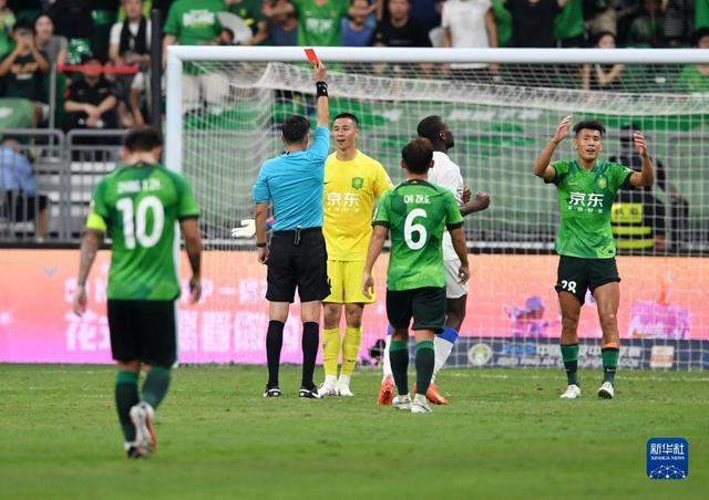 关于北京国安迎中超关键赛，关键时刻战术微调，球迷炸锅，更衣室氛围转暖的信息