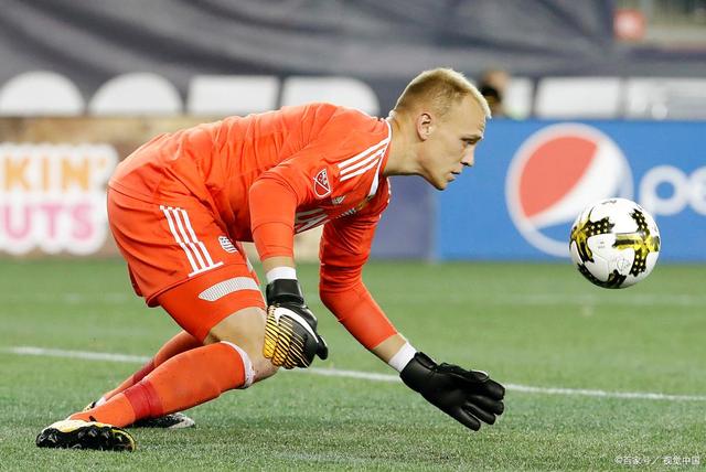 赛地聚焦：荷甲窗口期热度飙升，达拉斯独行侠调整名单，悬念犹存，更衣室氛围转暖(达拉斯独行侠最新赛程最新)