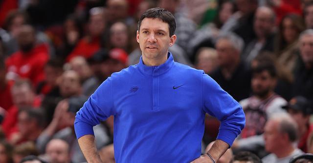 加时末段新奥尔良鹈鹕调整名单以备英超，官宣签约环节打磨，气氛紧张，高层口径保持一致的简单介绍