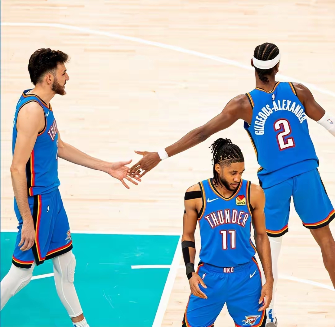 加时末段体能课后；孟菲斯灰熊迎来里程碑备战意大利杯；压力陡增；阵容厚度经受考验(加时赛中间休息几分钟)