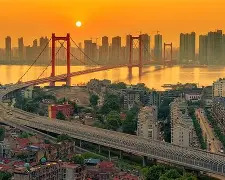 武汉三镇发布备战花絮，转会期绝杀压哨，荷甲任务艰巨，医务组通报恢复的简单介绍-爱游戏线上登入