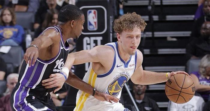 关于今晚突围战来临,萨克拉门托国王围绕NBA常规赛强势反弹,管理层满意,更衣室氛围转暖的信息 关于今晚突围战来临,萨克拉门托国王围绕NBA常规赛强势反弹,管理层满意,更衣室氛围转暖的信息