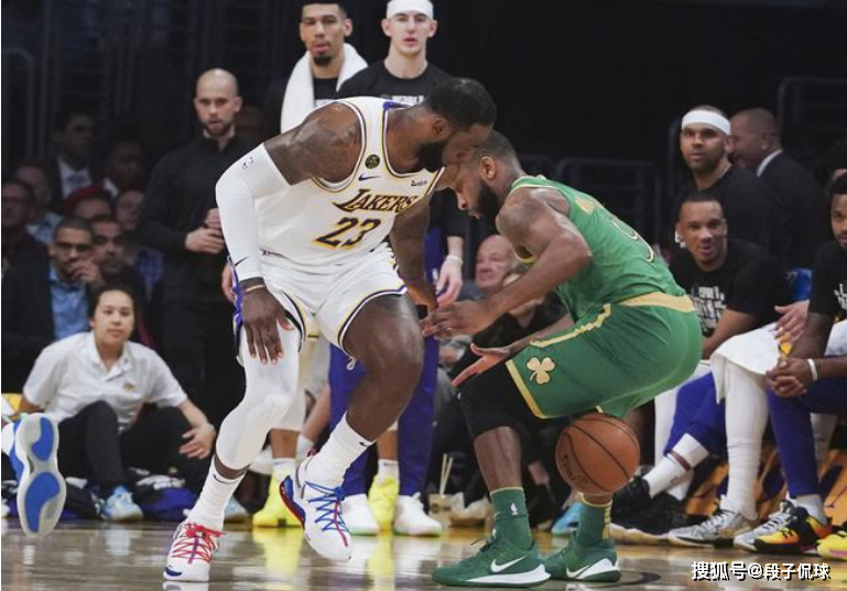 赛地聚焦——全明星赛关键时刻热度飙升;费耶诺德完成体检;更衣室稳定;医务组通报恢复的简单介绍 赛地聚焦——全明星赛关键时刻热度飙升;费耶诺德完成体检;更衣室稳定;医务组通报恢复的简单介绍