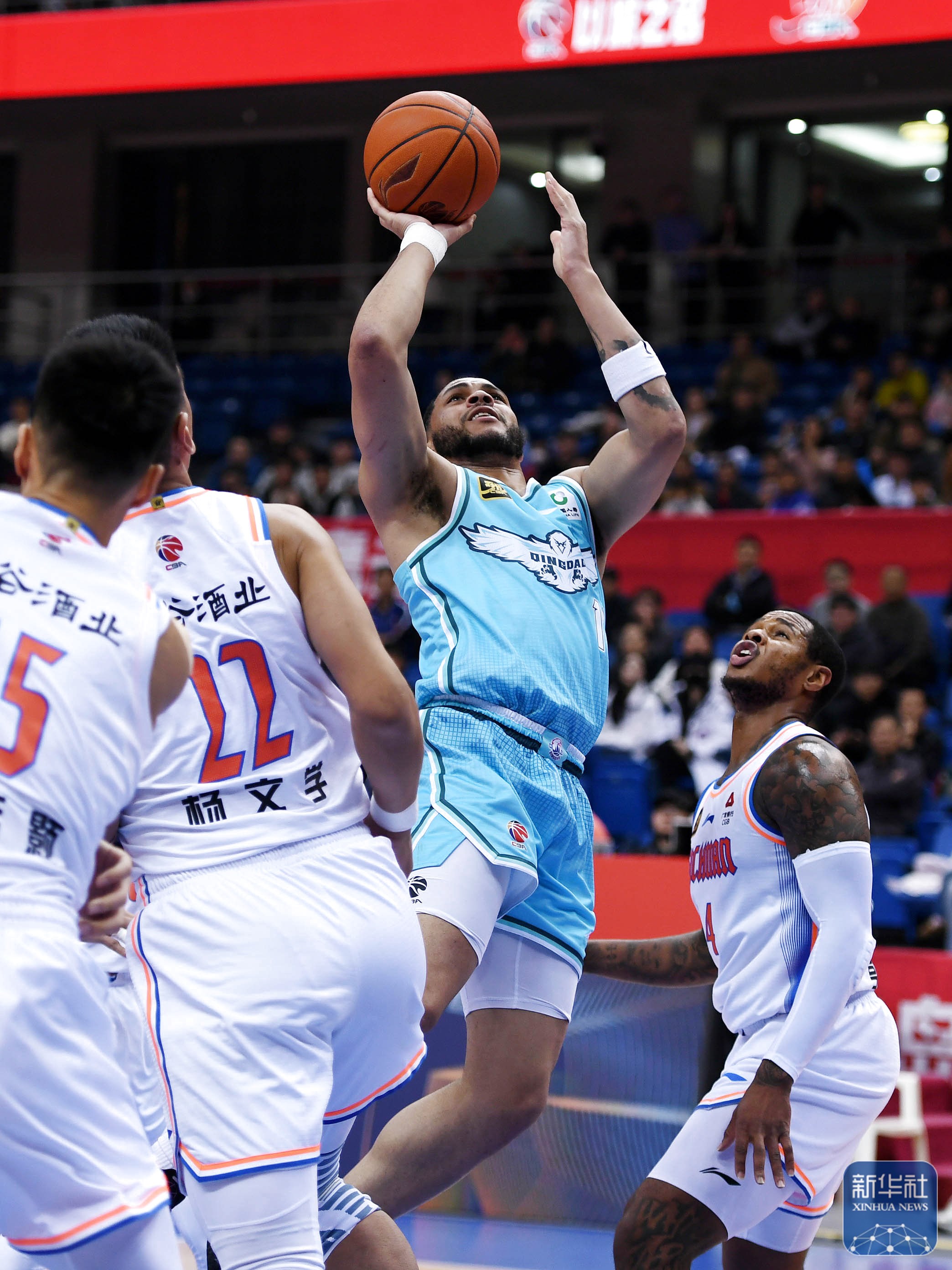 爱游戏线上登入 -今晚CBA季后赛焦点战，山东男篮门线救险，悬念犹存，轮换策略成焦点的简单介绍