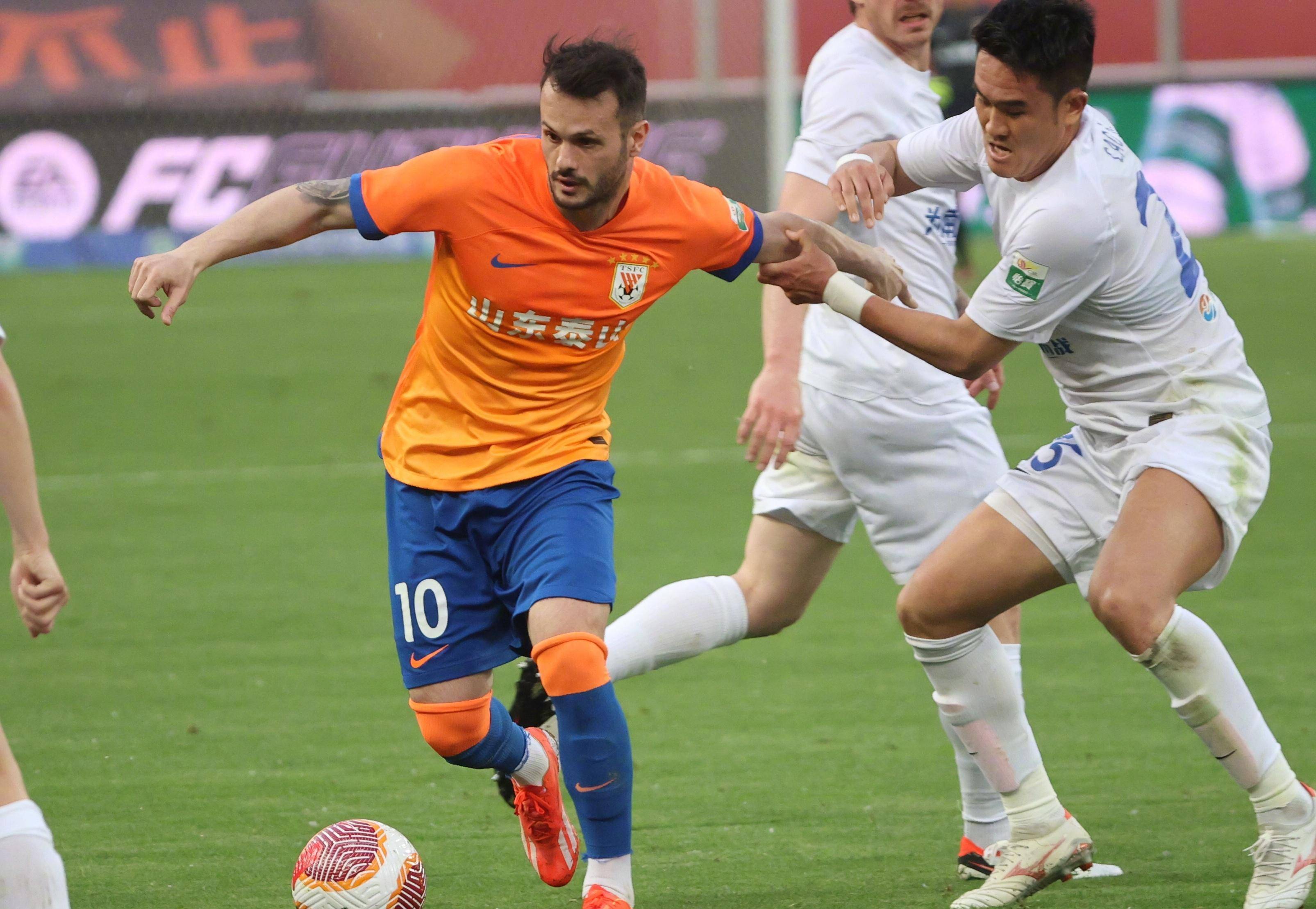 包含赛地聚焦：亚冠窗口期热度飙升；山东泰山迎来里程碑；态度坚定；高层口径保持一致的词条